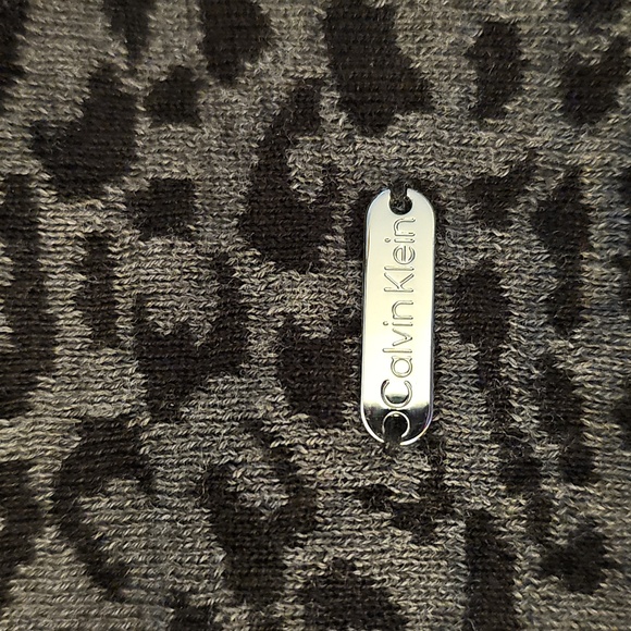 Sweater - Picture 11 of 16